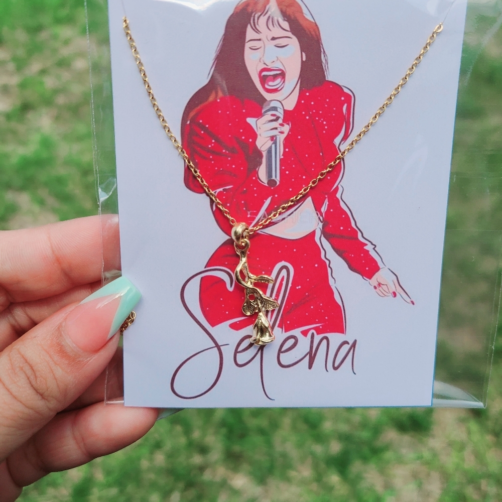 Selena chain